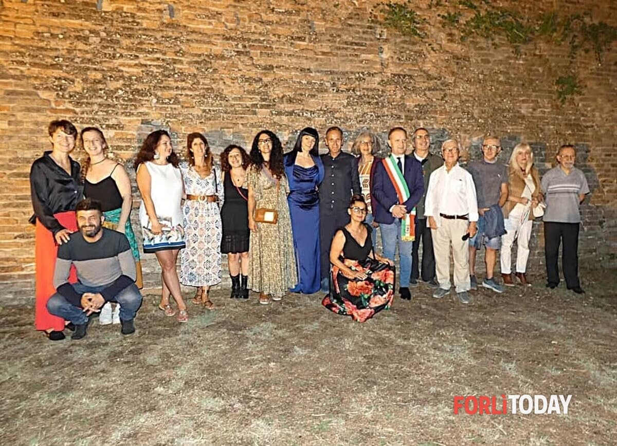 Mosaici, fotografia e pittura invadono la Rocca: a Meldola apre “Popolo contemporaneo”