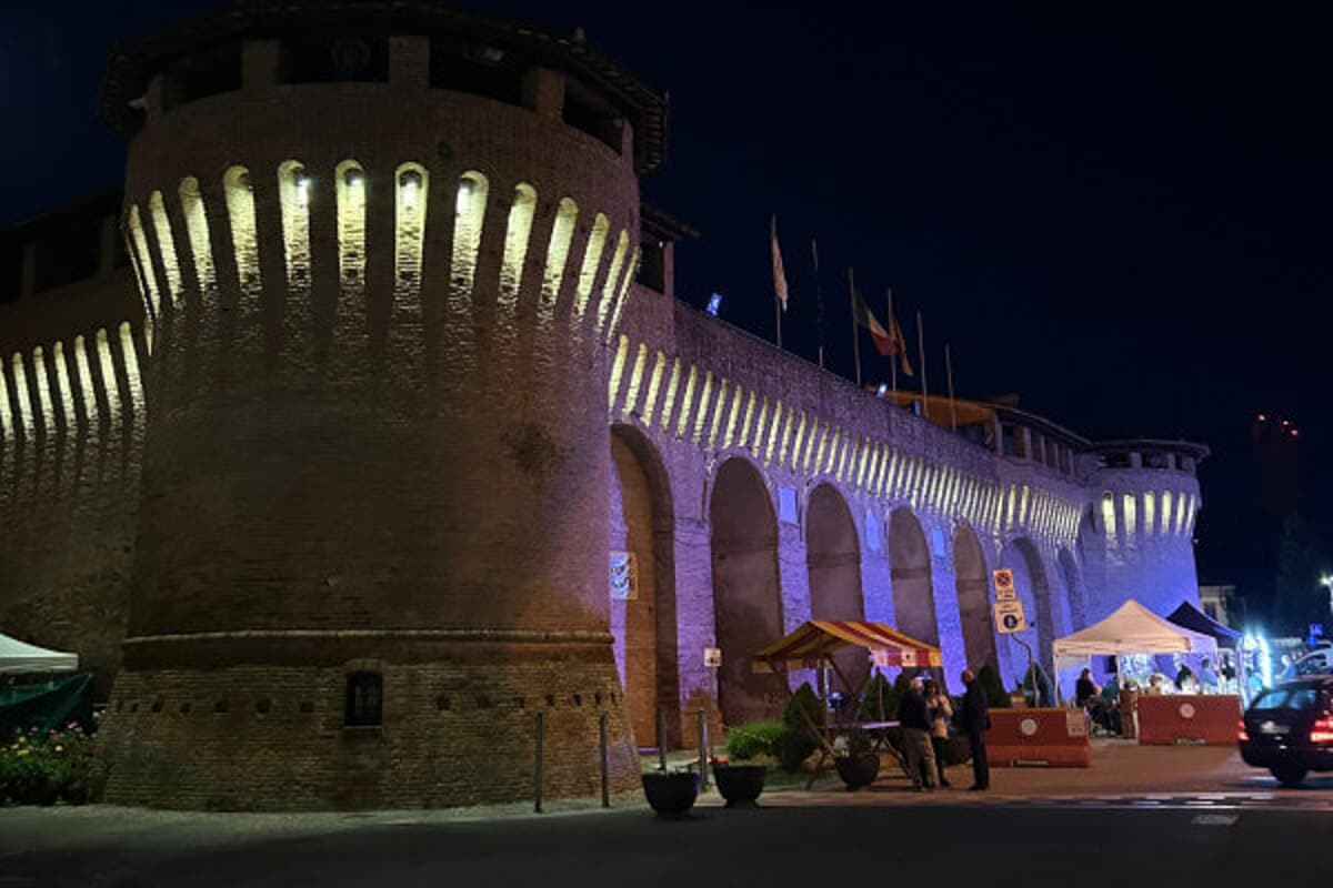 Calici a corte: alla Rocca Ordelaffa tornano le degustazioni tra storia e vini del territorio