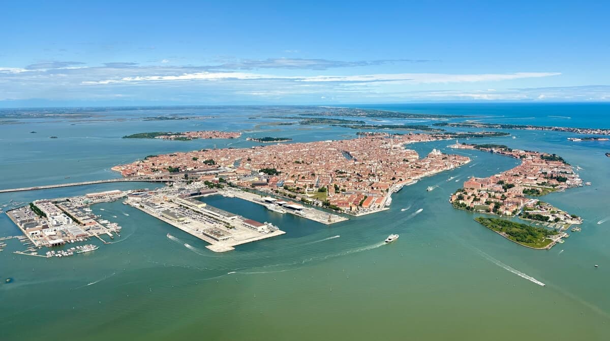 San Francesco del Deserto: l’isola senza vaporetti nella laguna di Venezia