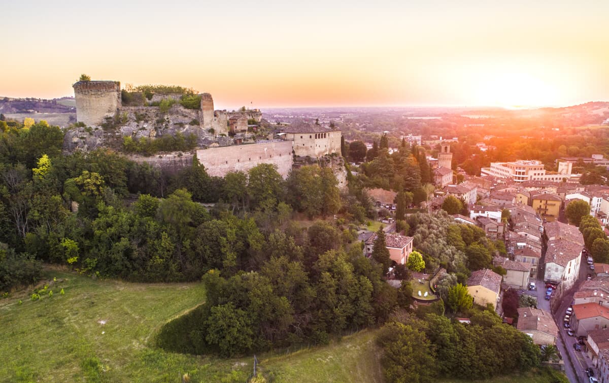 Musica, storia, cultura e spettacolo sotto le stelle nei giovedì di luglio e agosto alla Fortezza di Castrocaro