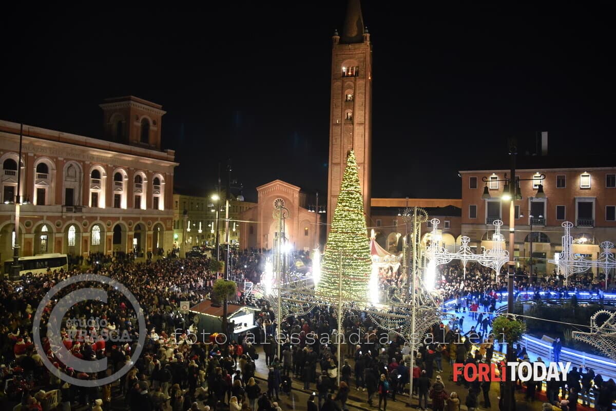 Il Comune affida la regia del Natale nel centro storico, quattro edizioni e un unico filo narrativo: al via il nuovo ciclo di 'Forlì che brilla'