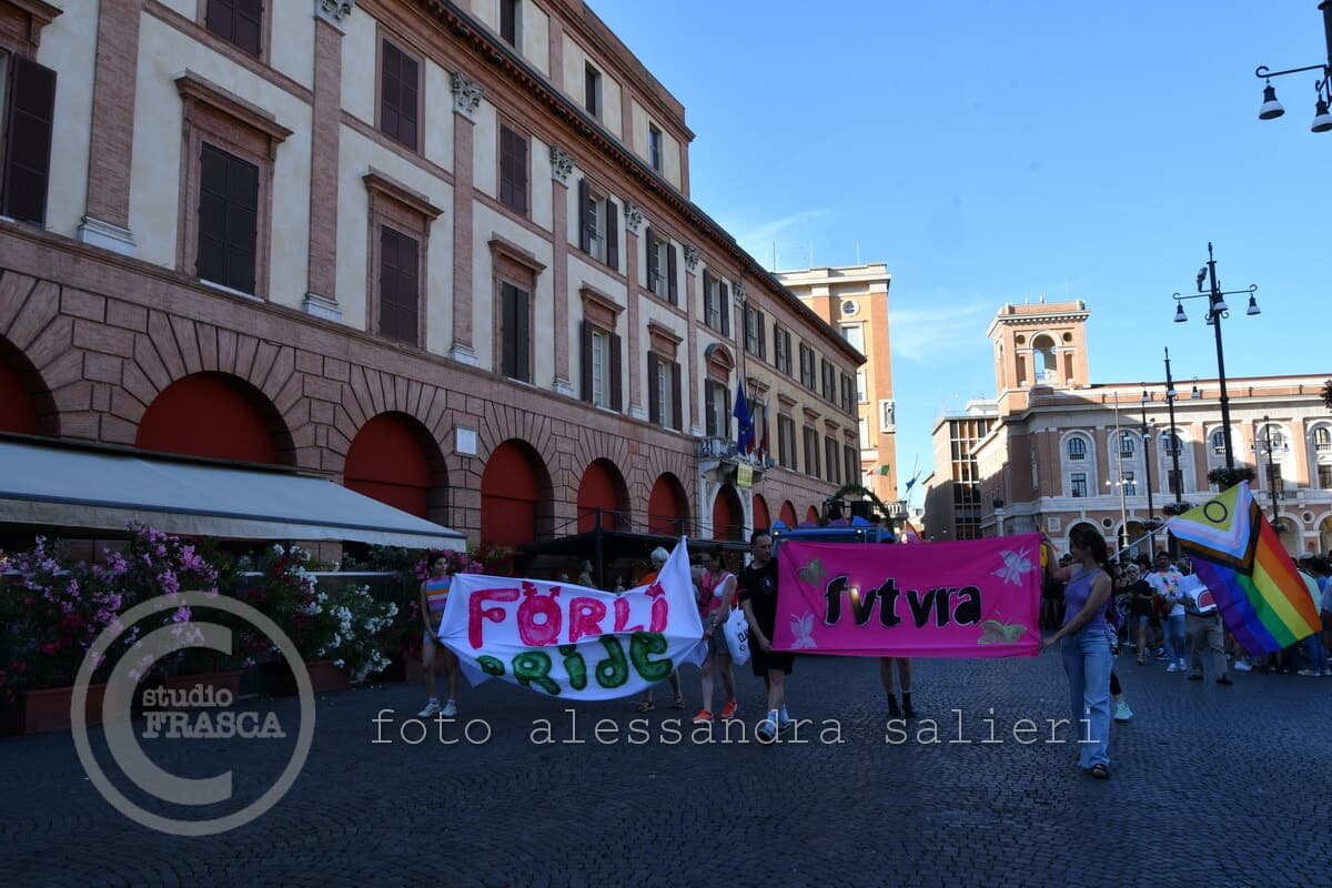 Sputi e intimidazioni al Forlì Pride, il Comune: "Noi contro ogni violenza nelle manifestazioni, chiunque sia coinvolto"