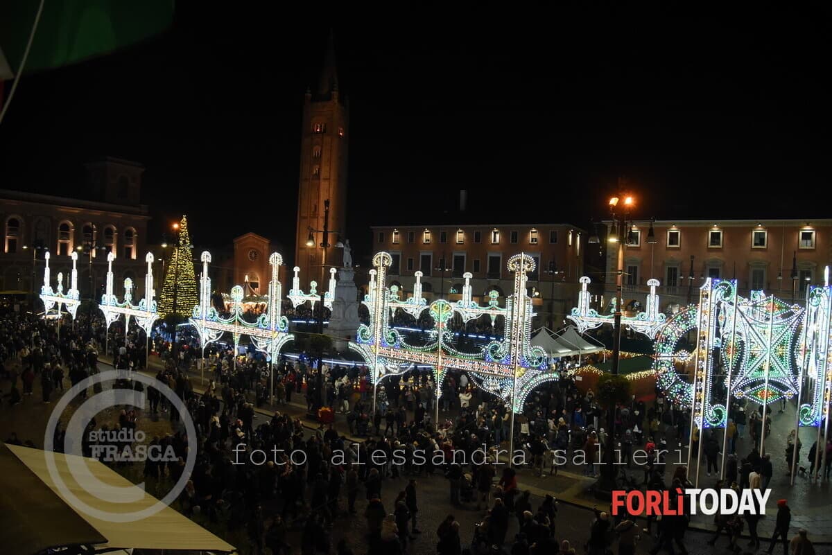 Natale, il 20 novembre si accende "Forlì che Brilla 2026": il Comune apre la ricerca di sponsor