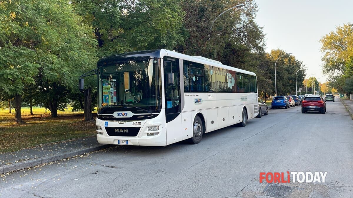 Torna a scuola in bus: dagli abbonamenti gratuiti agli sconti Under 26, tutte le opzioni di Start Romagna