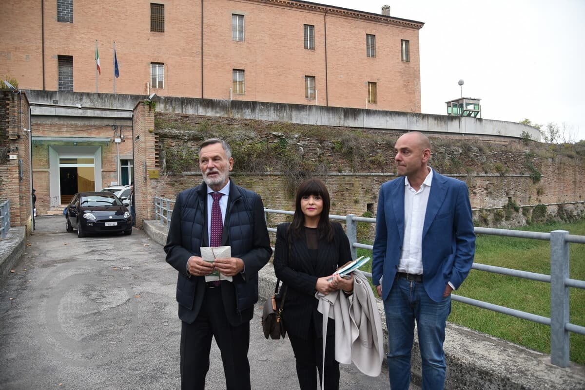 Il sottosegretario Balboni (FdI) in visita alla Rocca: "Non è un carcere patologico". Nuova struttura pronta a inizio 2028
