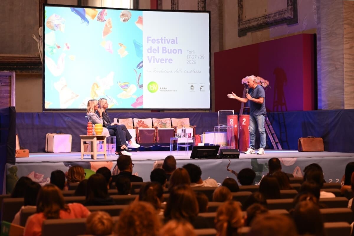 "Cuori connessi" compie dieci anni: 350 studenti al San Giacomo per l'evento sulla gentilezza digitale