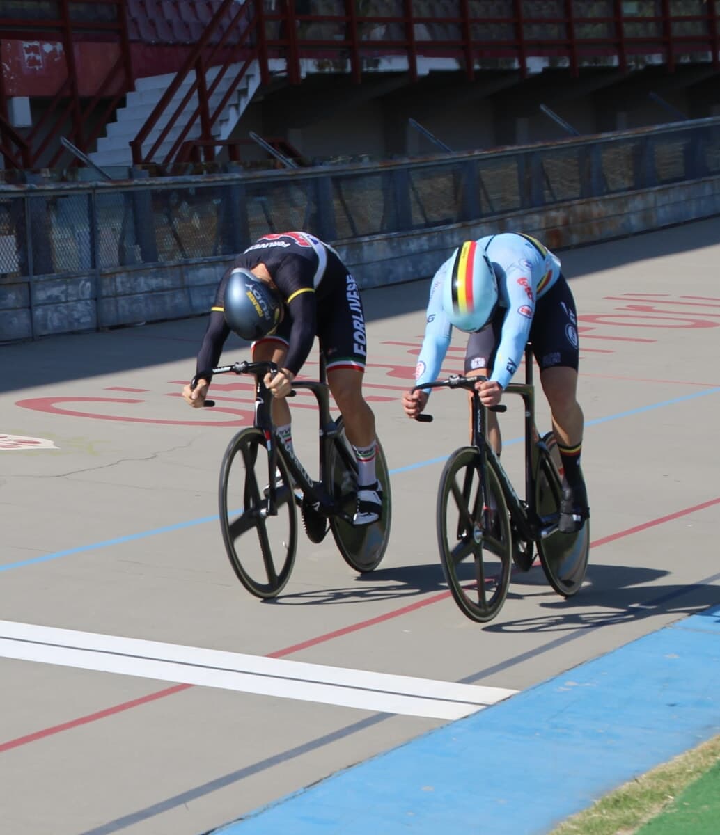 Il gran finale della stagione su pista al Servadei: una giornata di sfide con i giovani talenti del ciclismo
