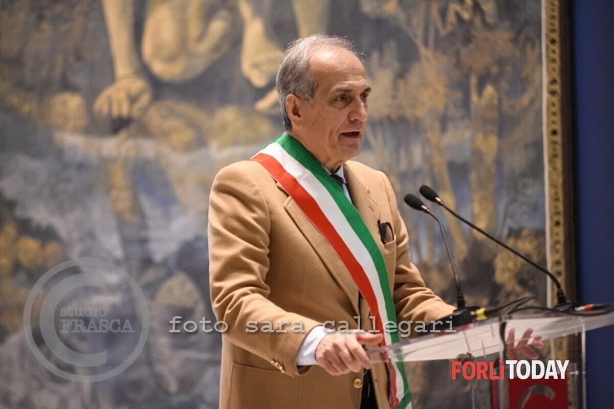 L'intervista di Ferragosto al sindaco Zattini: "Ci attende un inverno decisivo per la città. Esercito in strada? Richiesta rigettata"