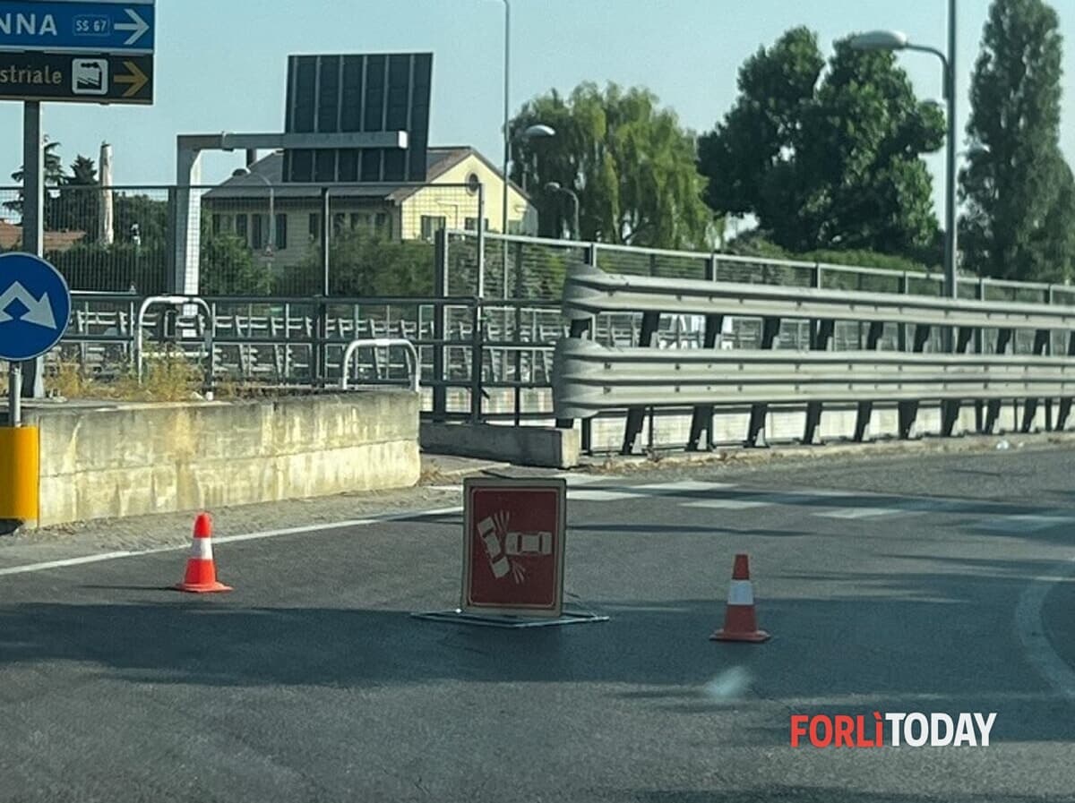 Incidente in Tangenziale direzione A14, tamponamento tra tre mezzi: temporanea chiusura e incolonnamenti