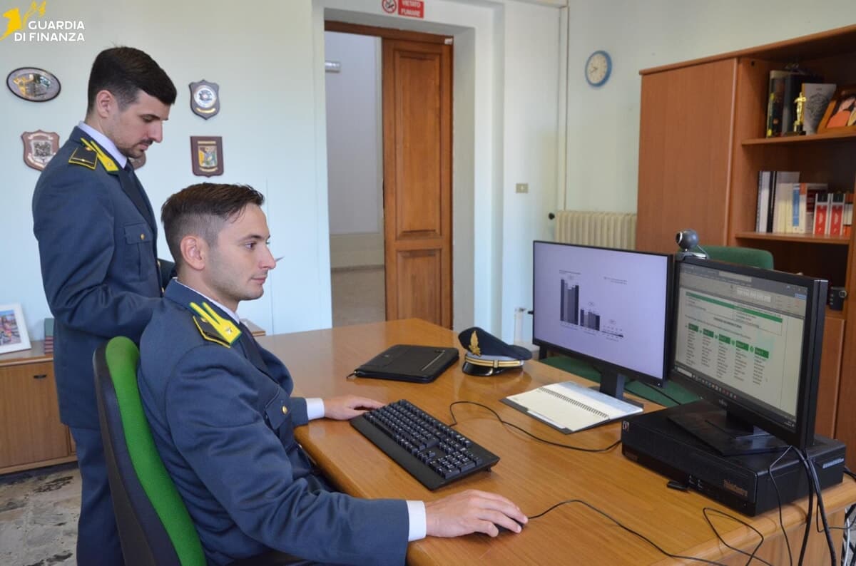 Avrebbe promesso guadagni d'oro, poi spariva nel nulla: traditi dal "passaparola" 168 risparmiatori