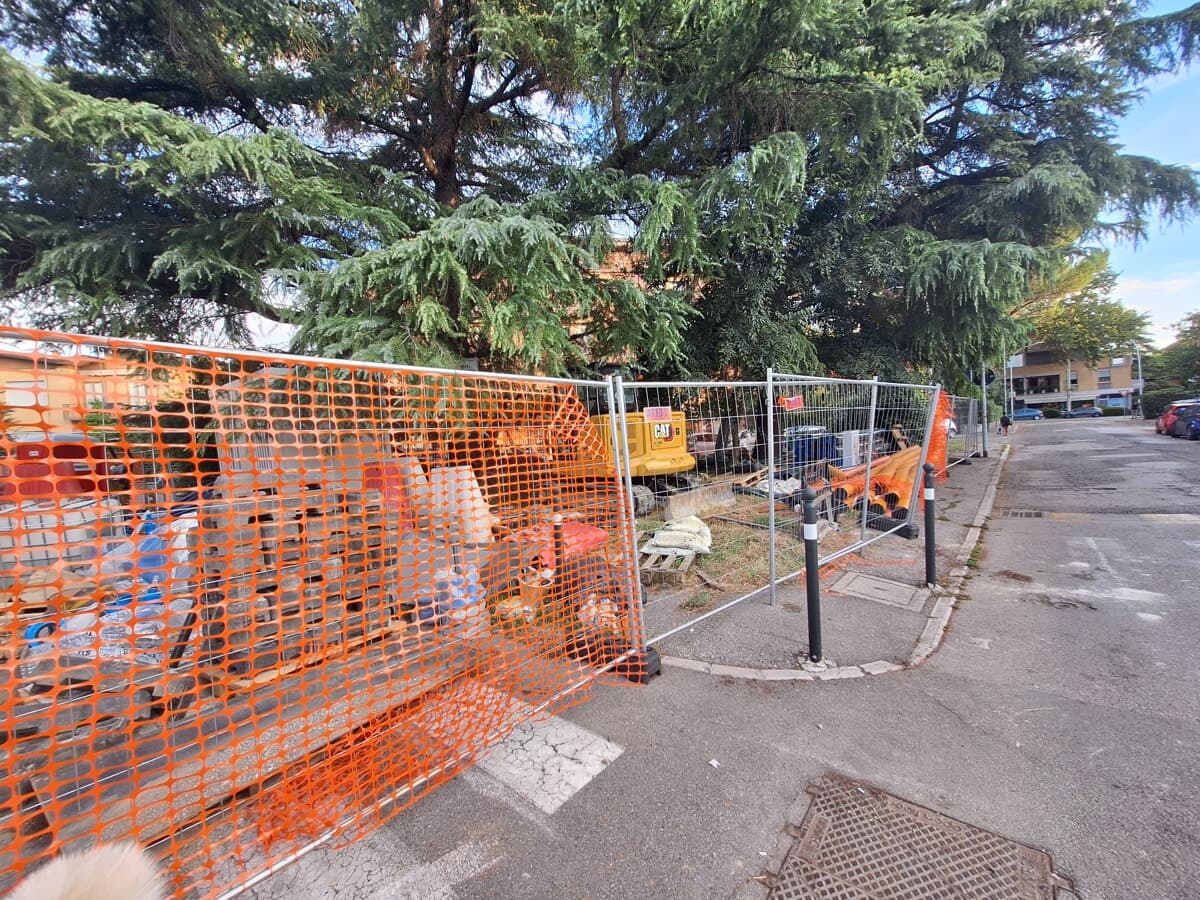"Area verde occupata da un cantiere"