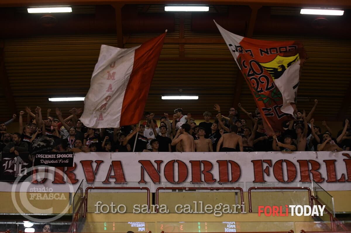 Pallacanestro Forlì 2.015, torna il sereno con la tifoseria: la Curva Nord annuncia il rientro al Palafiera