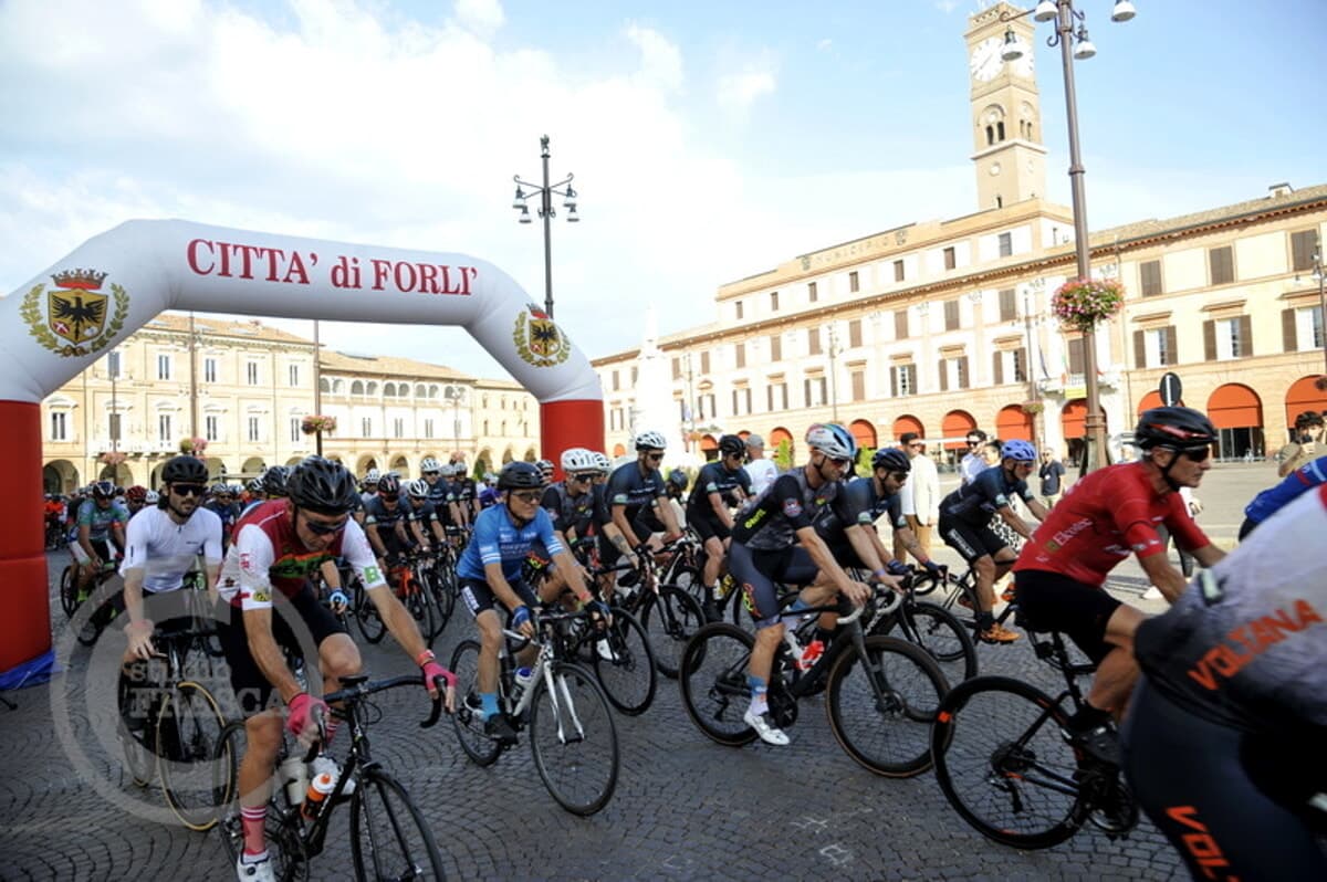 Pedali, memoria e solidarietà: sfreccia la terza edizione della Gran Fondo Fabio Casartelli