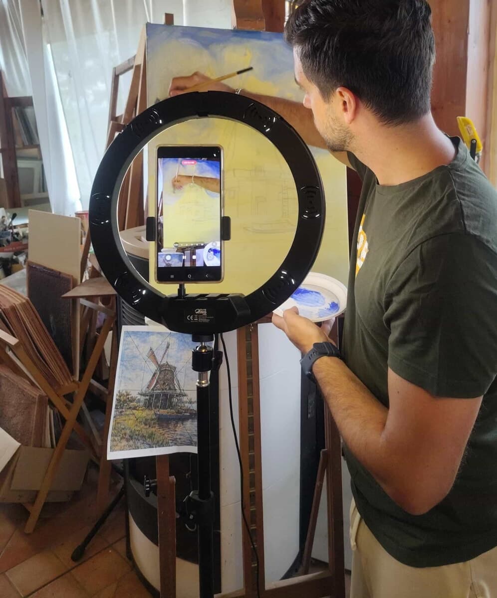 Le opere di 20 artisti allievi di Eleonora Baiardi in mostra con 'Senza confini'