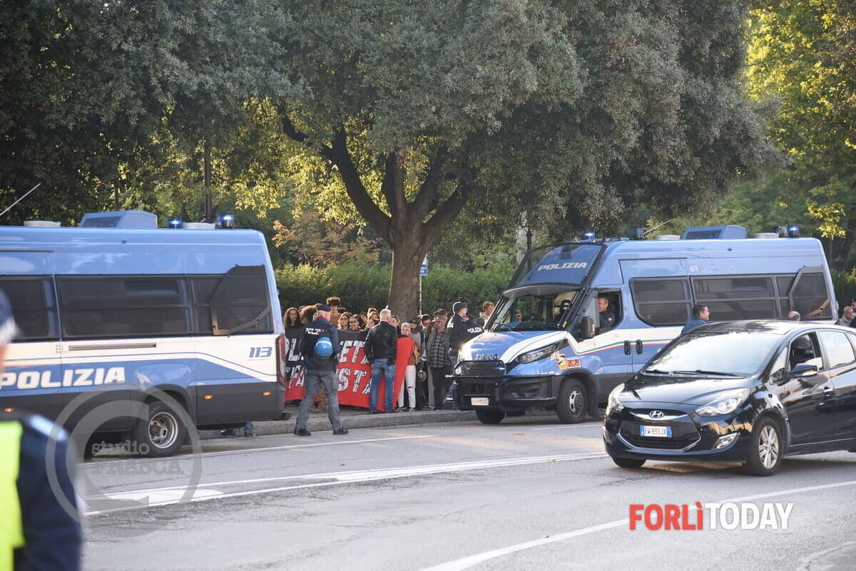 Forlì dopo il sabato di tensioni, la Cgil: "Città usata come zona franca per provocazioni neofasciste"