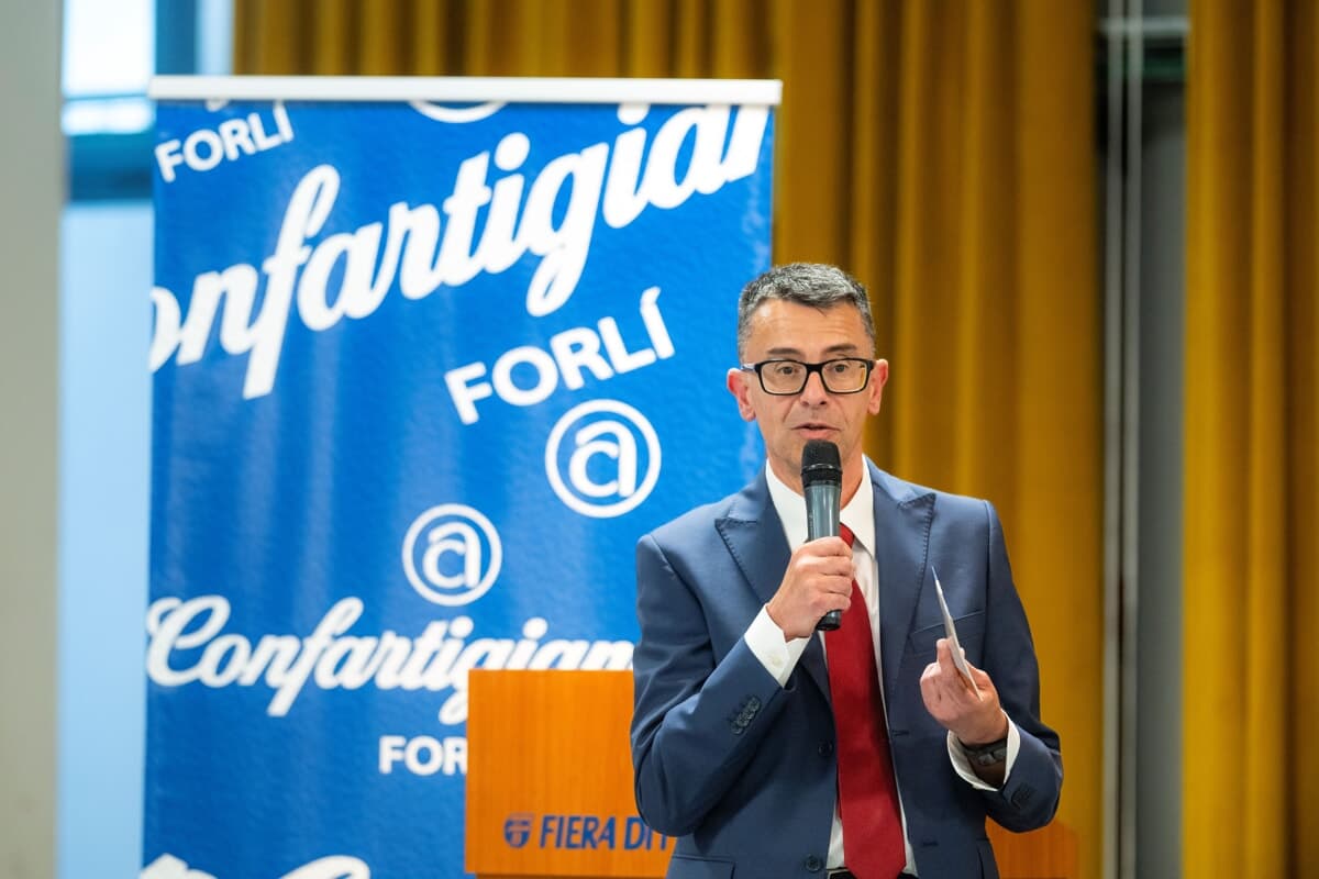 Phishing, ricatti e servizi bloccati, è boom di cyberattacchi alle imprese. "Crescono gli investimenti nella difesa"
