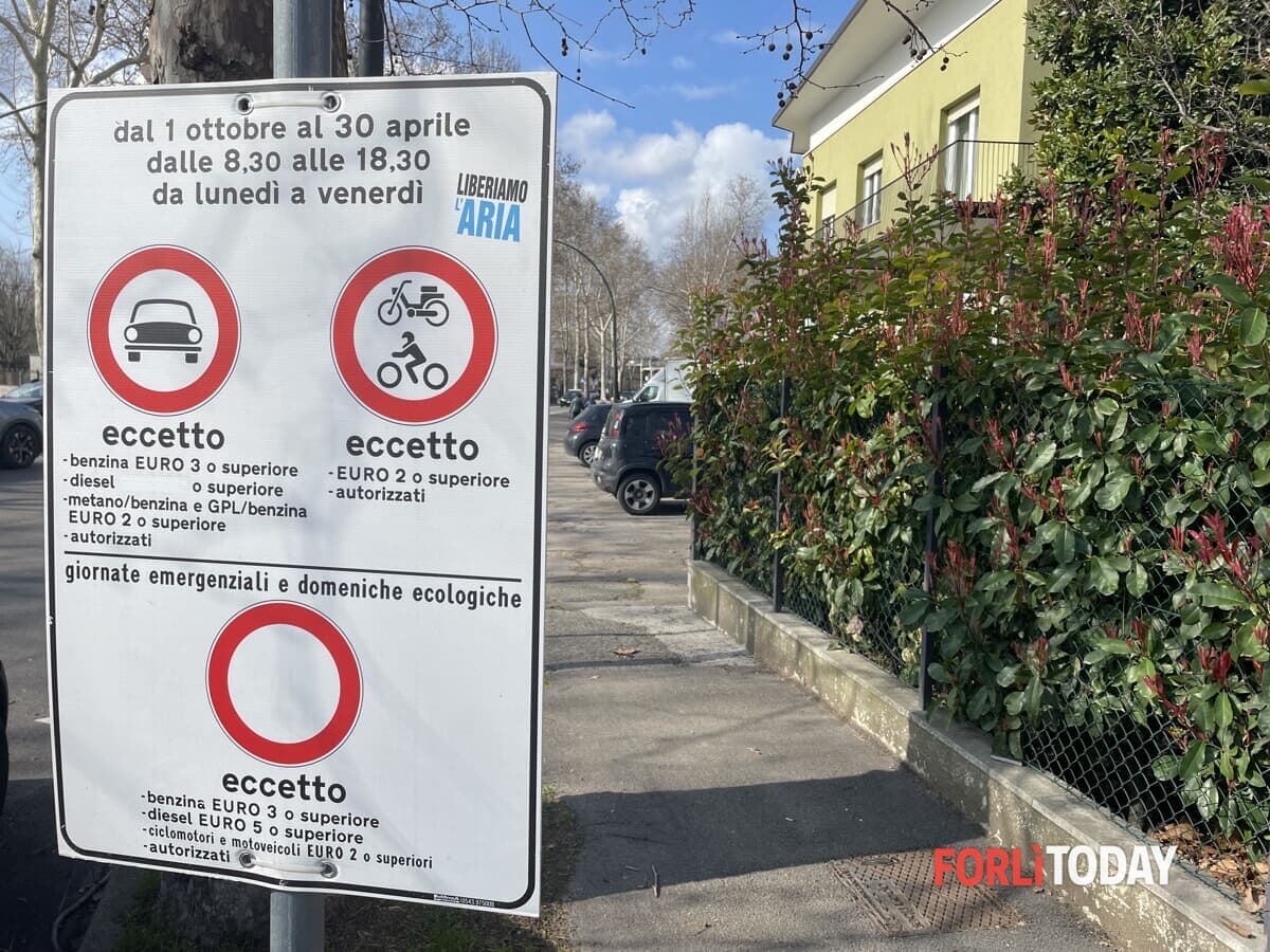 Stop ai diesel Euro 5 evitato, ma cambiano gli orari nei giorni di allerta aria: blocco dalle 8 alle 19