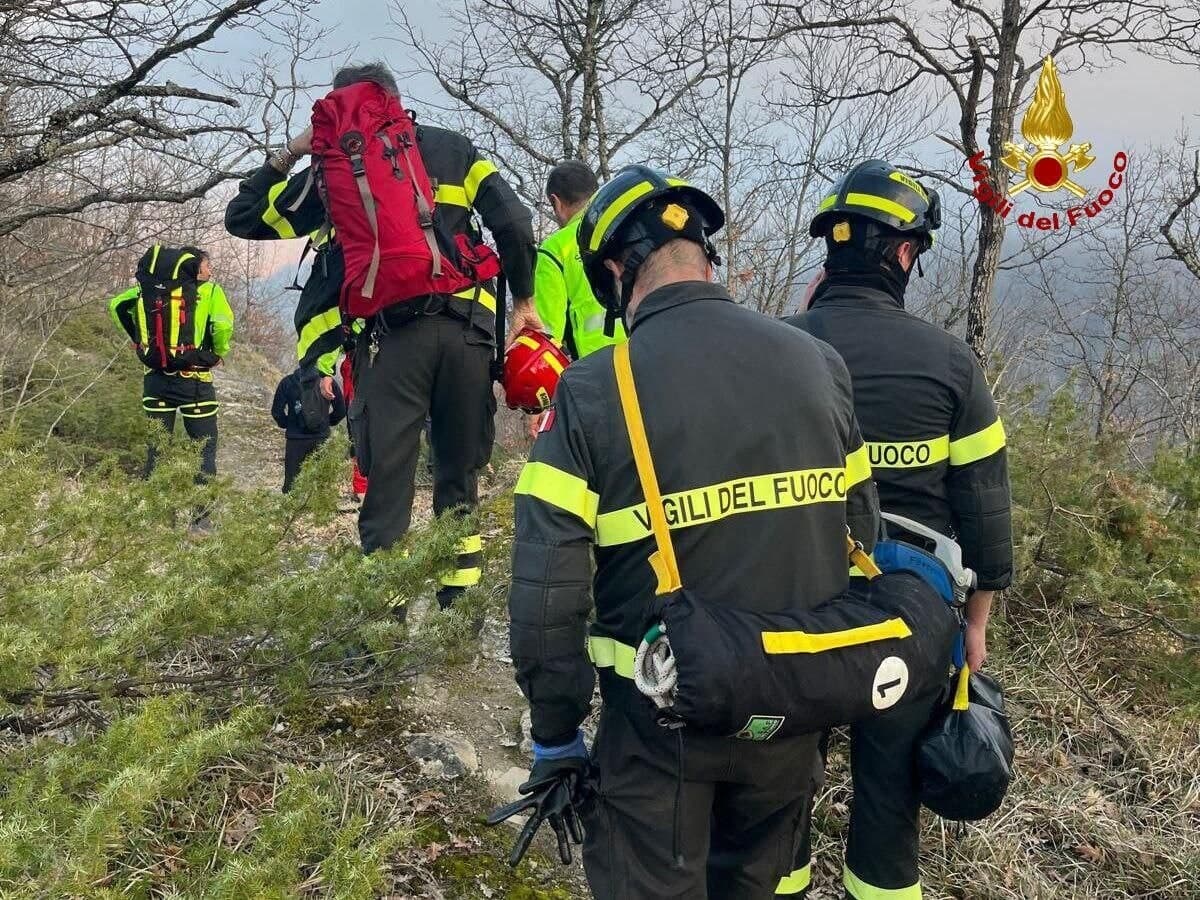 Si separa dalla moglie per cercare funghi e si perde nei boschi: ritrovato sano e salvo