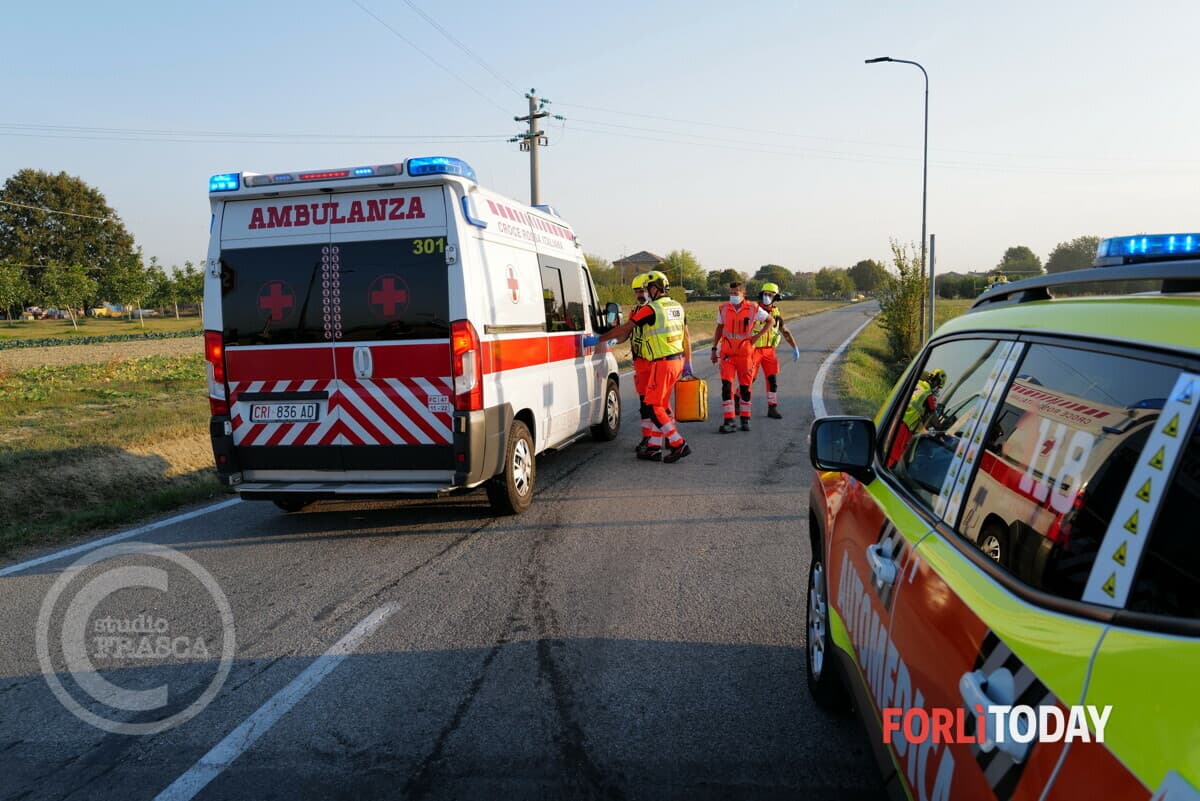 Investe un pedone e fugge: rintracciato a casa dai Carabinieri