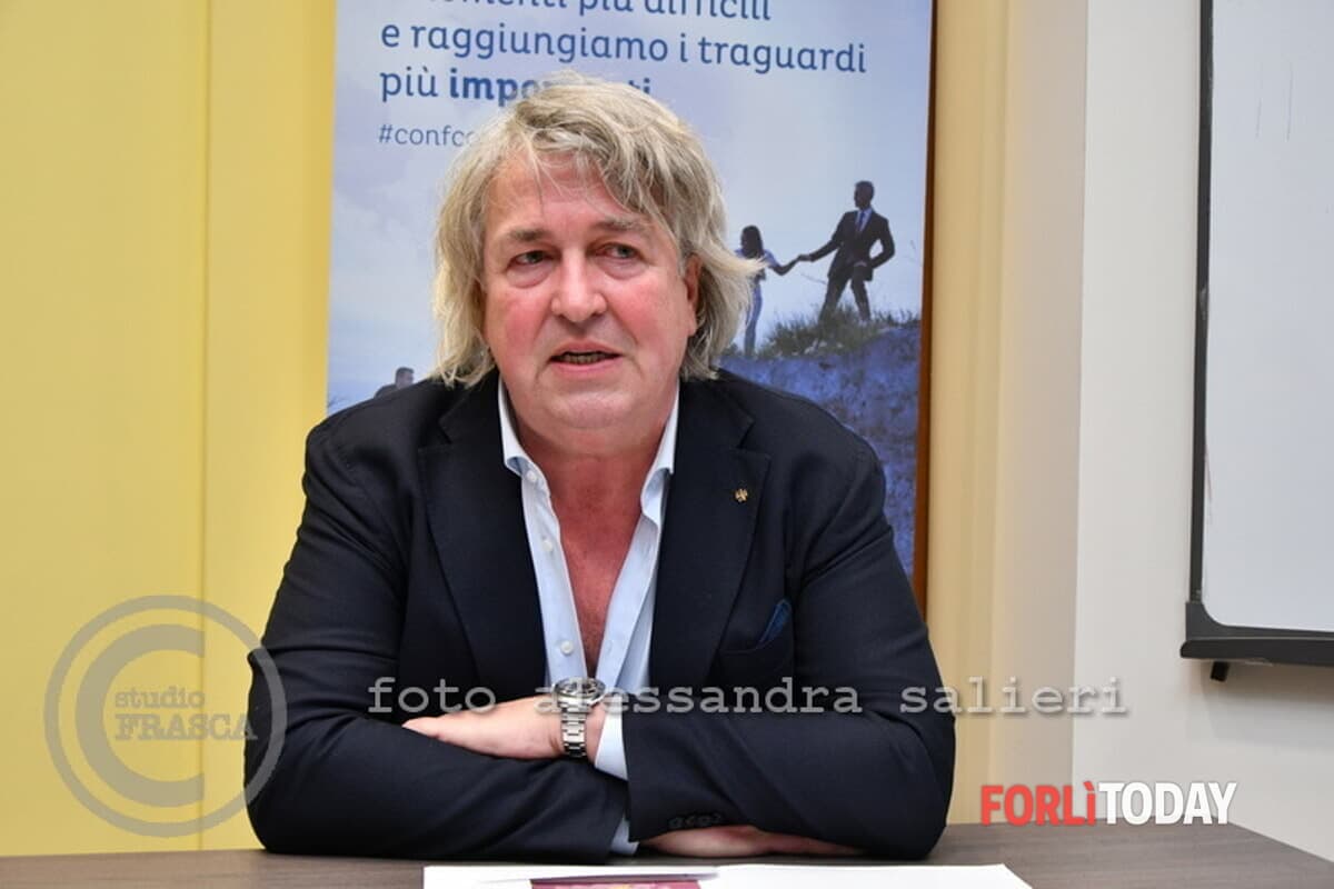 Aeroporto, Zattini (Confcommercio): "Il Comune faccia come Rimini, investa sul Ridolfi"