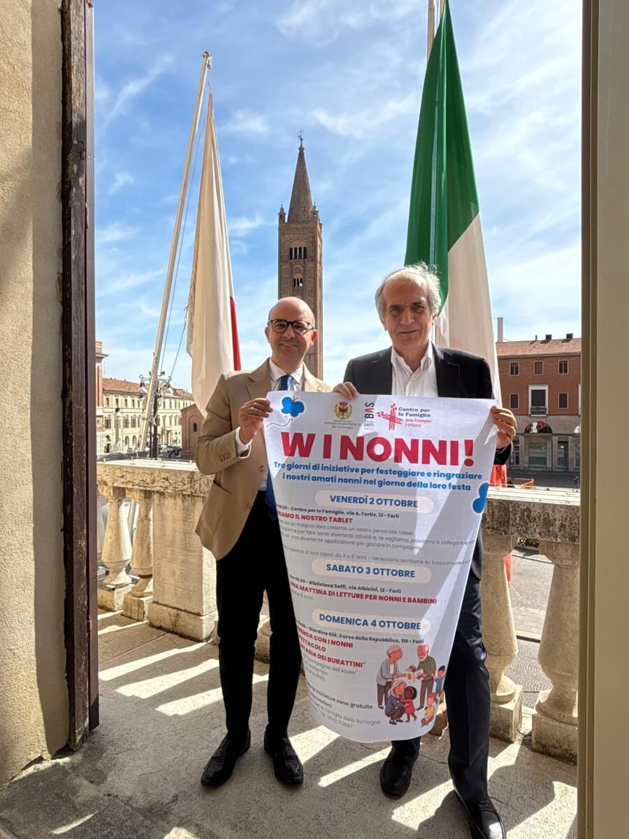 Forlì festeggia i nonni: tre giorni di iniziative gratuite tra laboratori digitali, letture e spettacoli di burattini