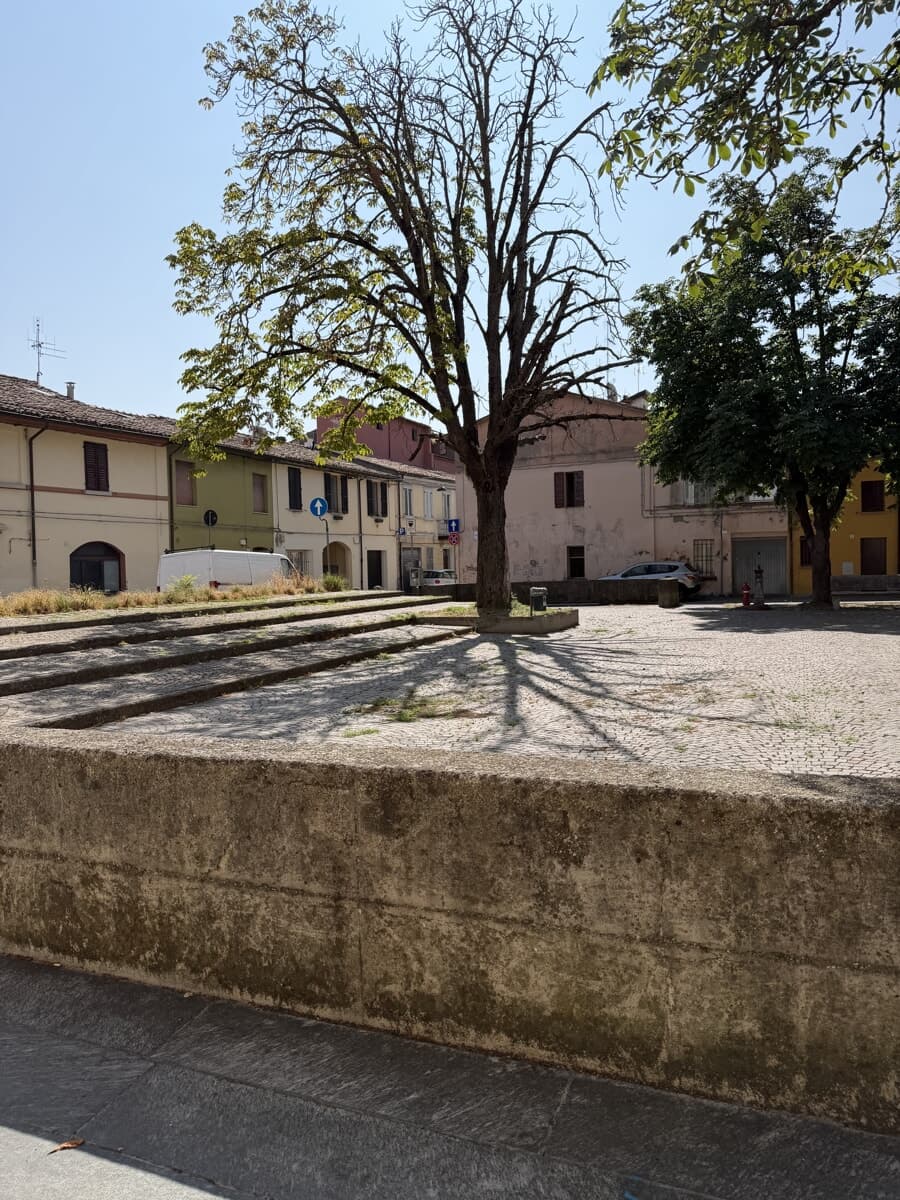 In piazza Ruffini in scena la commedia classica dei burattini con Roberto Zambelli