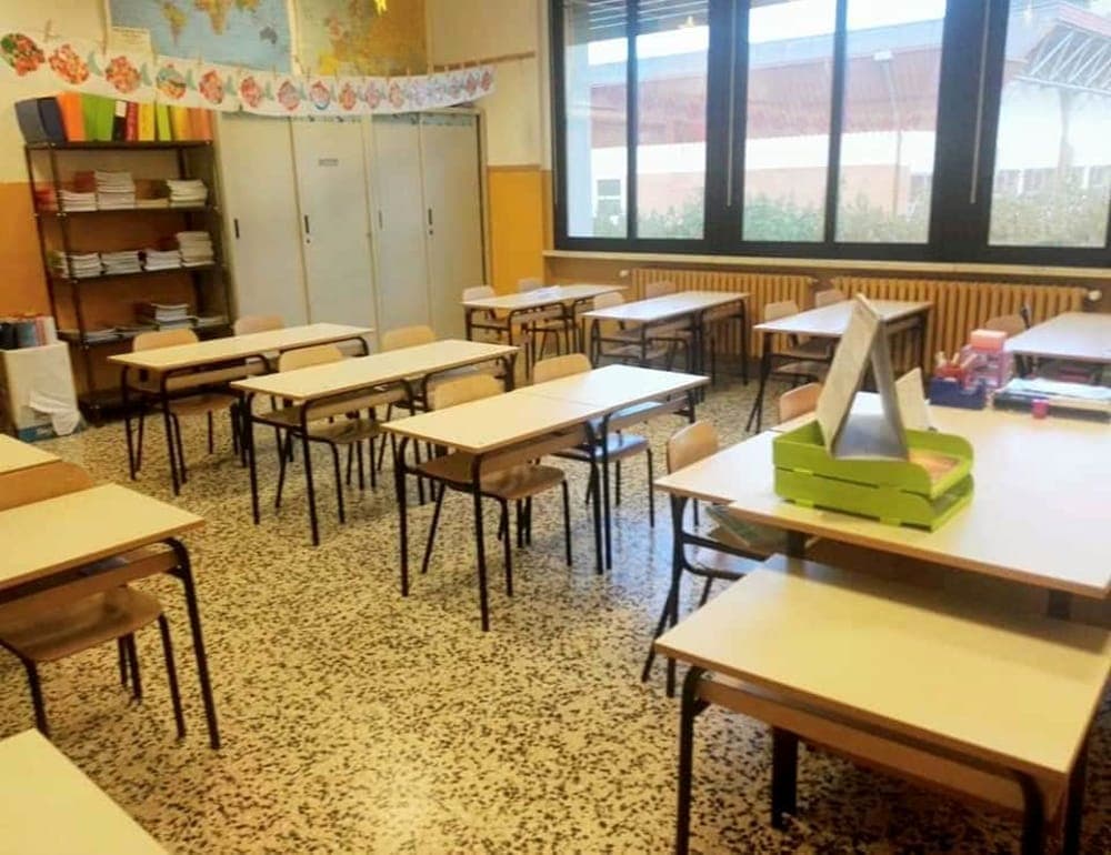 I nodi della scuola, la denuncia della Uil: "Numerose cattedre ancora senza un titolare"
