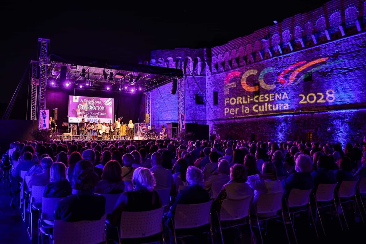 Omaggio a Dalla: "Lucio c'è" inaugura l'estate dell'arena alla Rocca