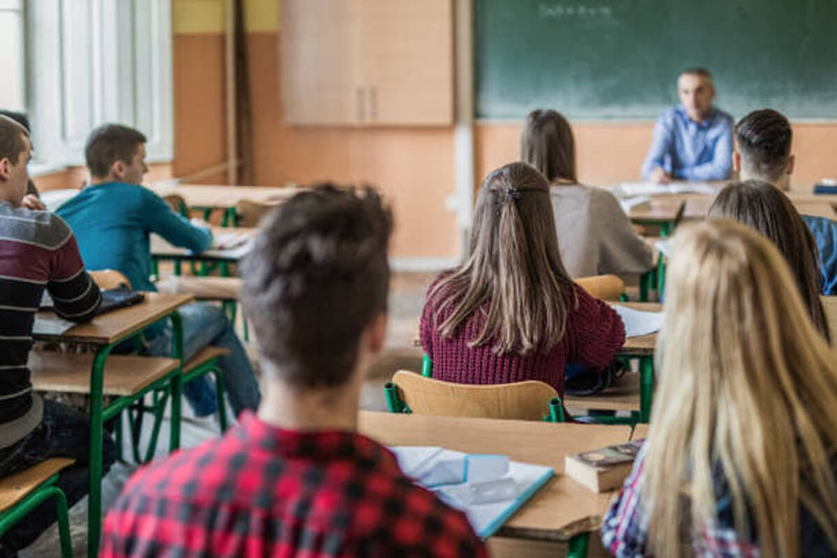 "Prof e studenti uniti contro il massacro della scuola": la Rete romagnola scende in piazza