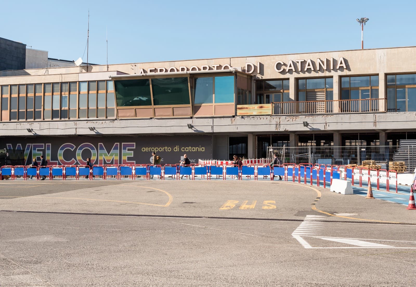 L'Etna ferma i voli a Catania: aeroporto chiuso fino a lunedì per la cenere