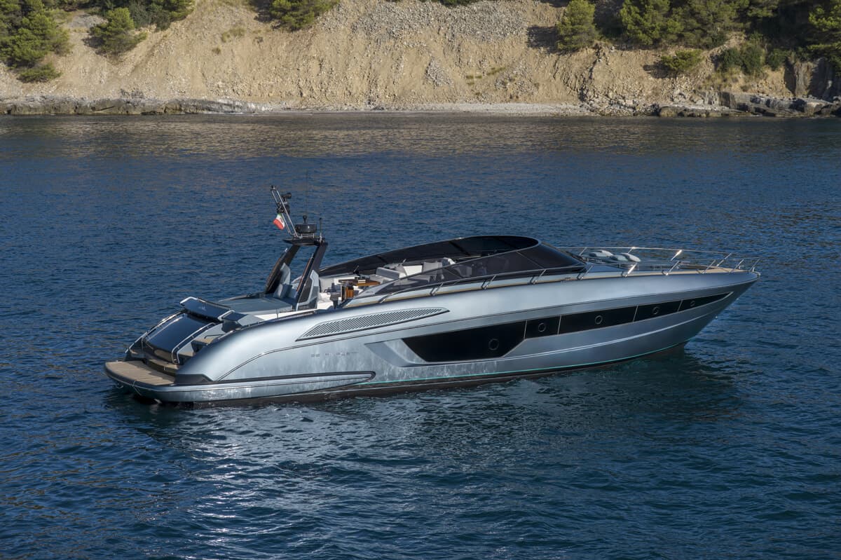 Nautica, Riva accende i riflettori sui Saloni 2026: in arrivo due anteprime mondiali