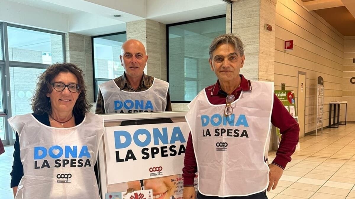 Cancelleria e zaini per chi ha più bisogno: la spesa solidale per il rientro sui banchi
