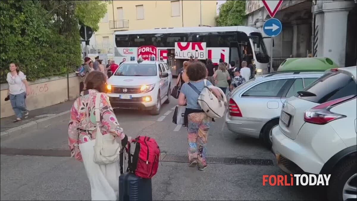 Il treno si blocca per un guasto sulla linea, scatta la macchina dei soccorsi in via Ravegnana. E arriva anche il bus del Forlì