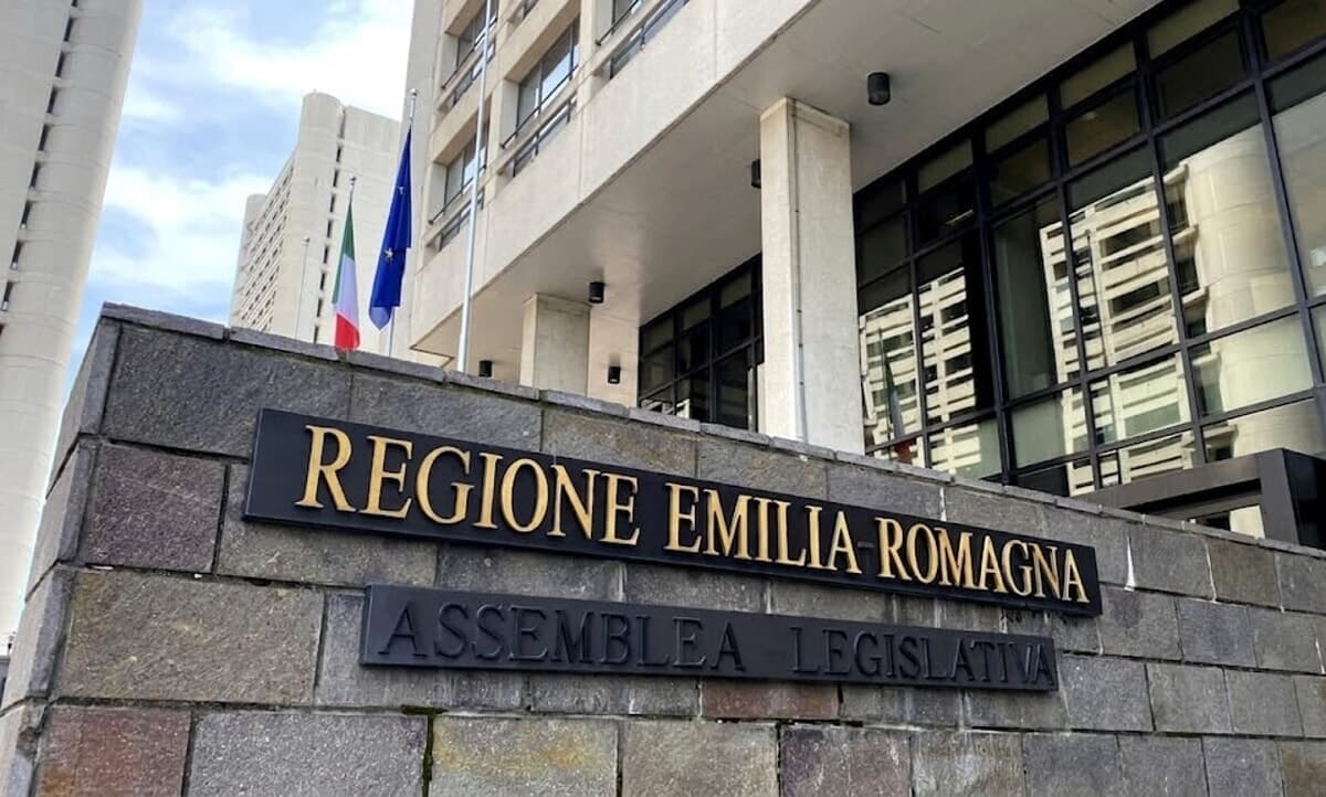 Stipendi a sei cifre (ma non per tutti): chi sono i dirigenti della Regione Emilia-Romagna e quanto guadagnano