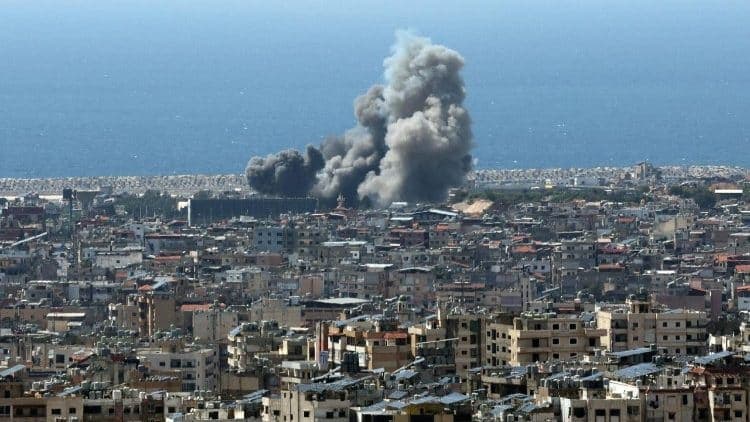 Attacco israeliano a Beirut, centinaia di morti: Trump minimizza