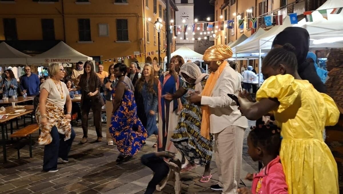 Storie, musica e cucina etnica: torna "Aggiungi un posto a tavola"