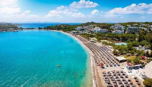 Lite per un lettino ad Atene: 82enne perde la vita