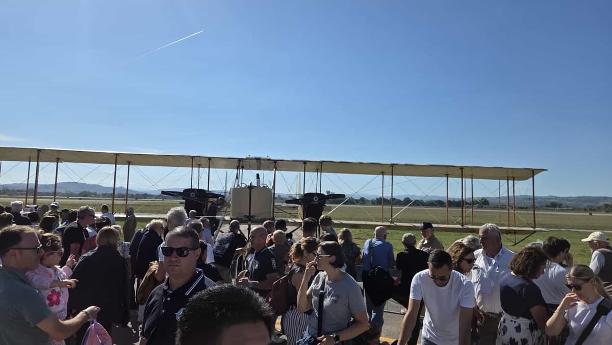 2.500 persone per i 90 anni dell’aeroporto: il Ridolfi si riempie per la grande giornata dedicata al volo