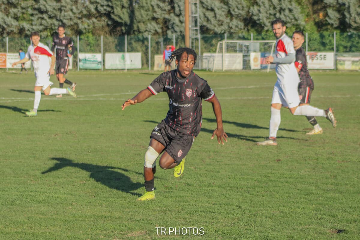 Sei anni, una sola maglia: Paul Sango rinnova con il Futball Cava Ronco. "Pronto a dare l'anima"