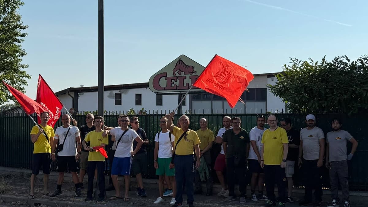 I lavoratori della Celli incrociano le braccia: è sciopero per gli stipendi non pagati