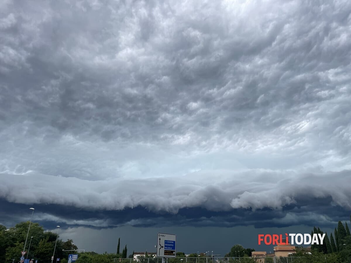 Rischio frane e raffiche fino a 60 km/h: scatta l'allerta meteo gialla per temporali