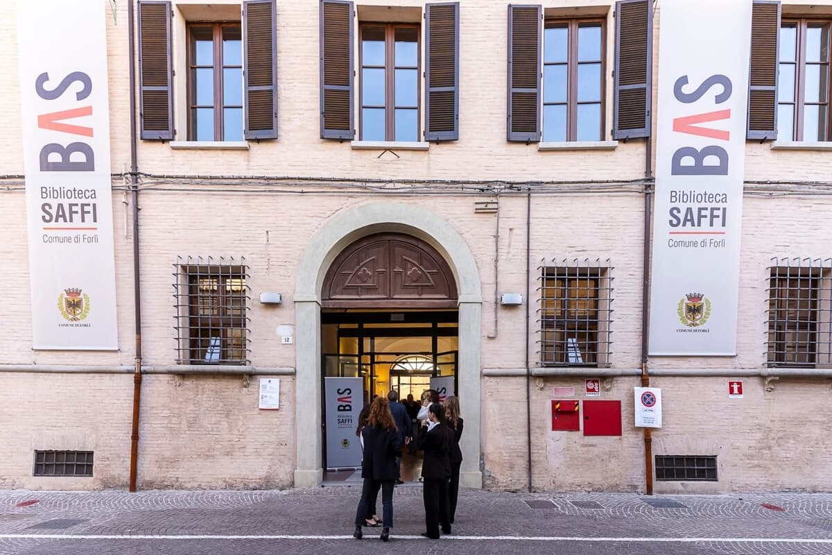 Vacanze di Natale in biblioteca: la Saffi accoglie lettori e appassionati