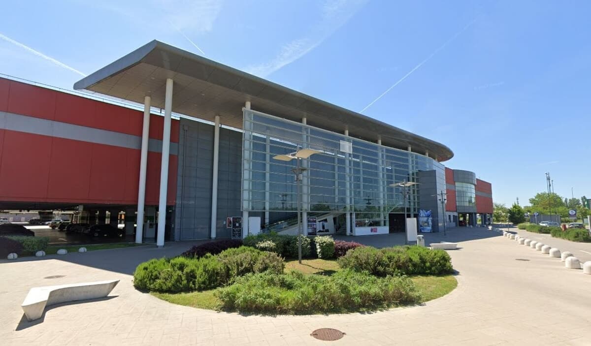 Api, miele e laboratori gratuiti al centro commerciale Punta di Ferro