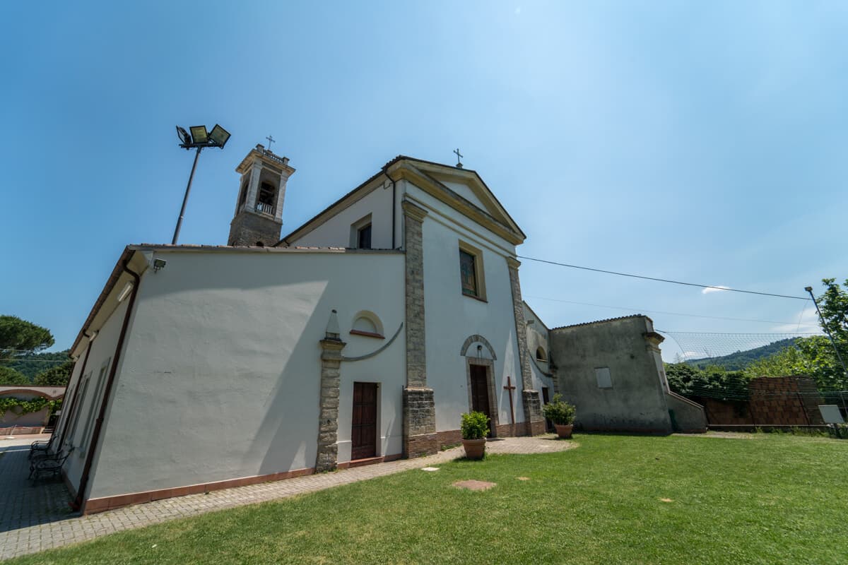 Dai terremoti dell'Ottocento alla festa di paese: la storia della chiesa svelata in un tour