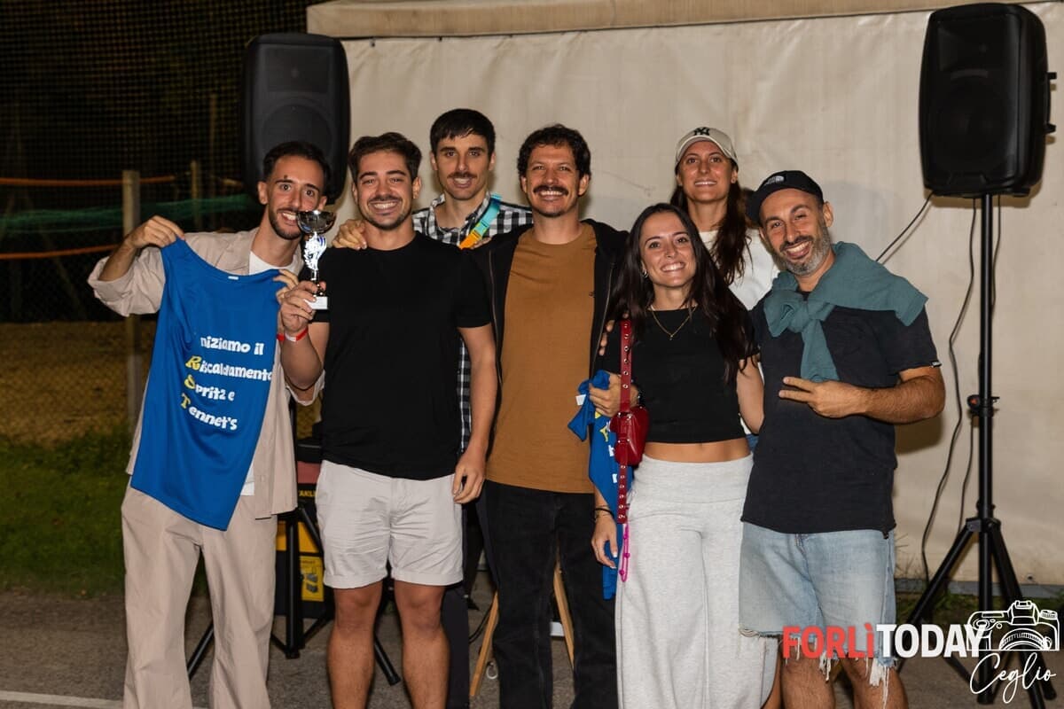 Dodici squadre, quasi 100 atleti: il Pronto soccorso trionfa al primo torneo di beach volley dell'ospedale