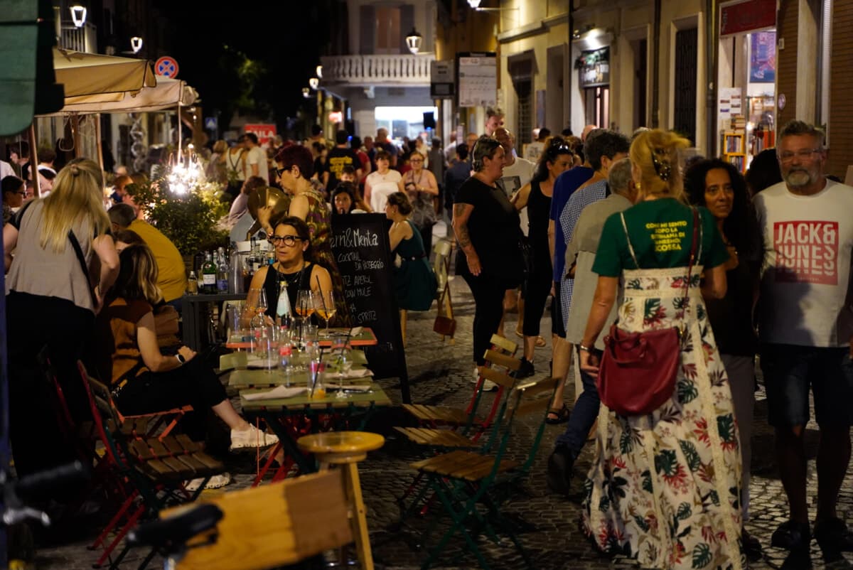 In piazza Saffi torna la boxe, ai Giardini Orselli ci si scollega dagli smartphone: tutti gli eventi del secondo Mercoledì in centro