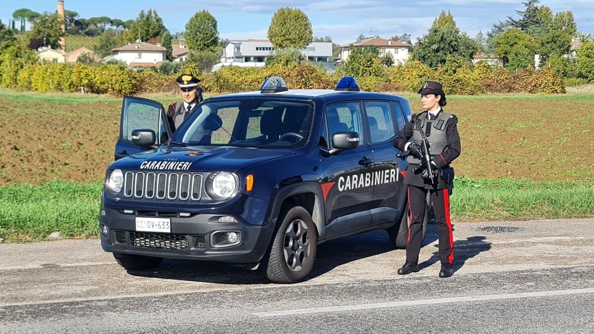 Botte e minacce all'ex compagna, scatta il 'Codice rosso': 38enne nei guai, sarà monitorato col braccialetto elettronico