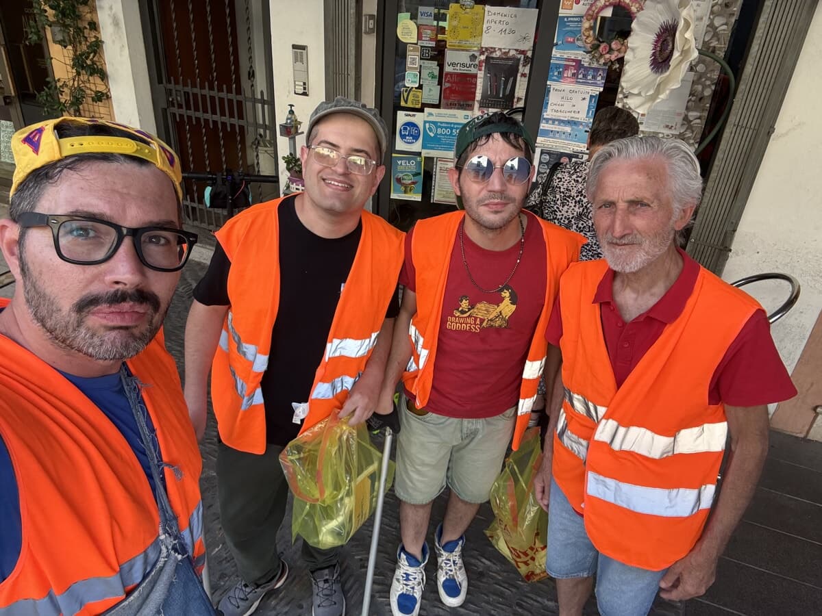 Partite le pulizie per le vie del quartiere: "Partito un percorso di sensibilizzazione per la cittadinanza"