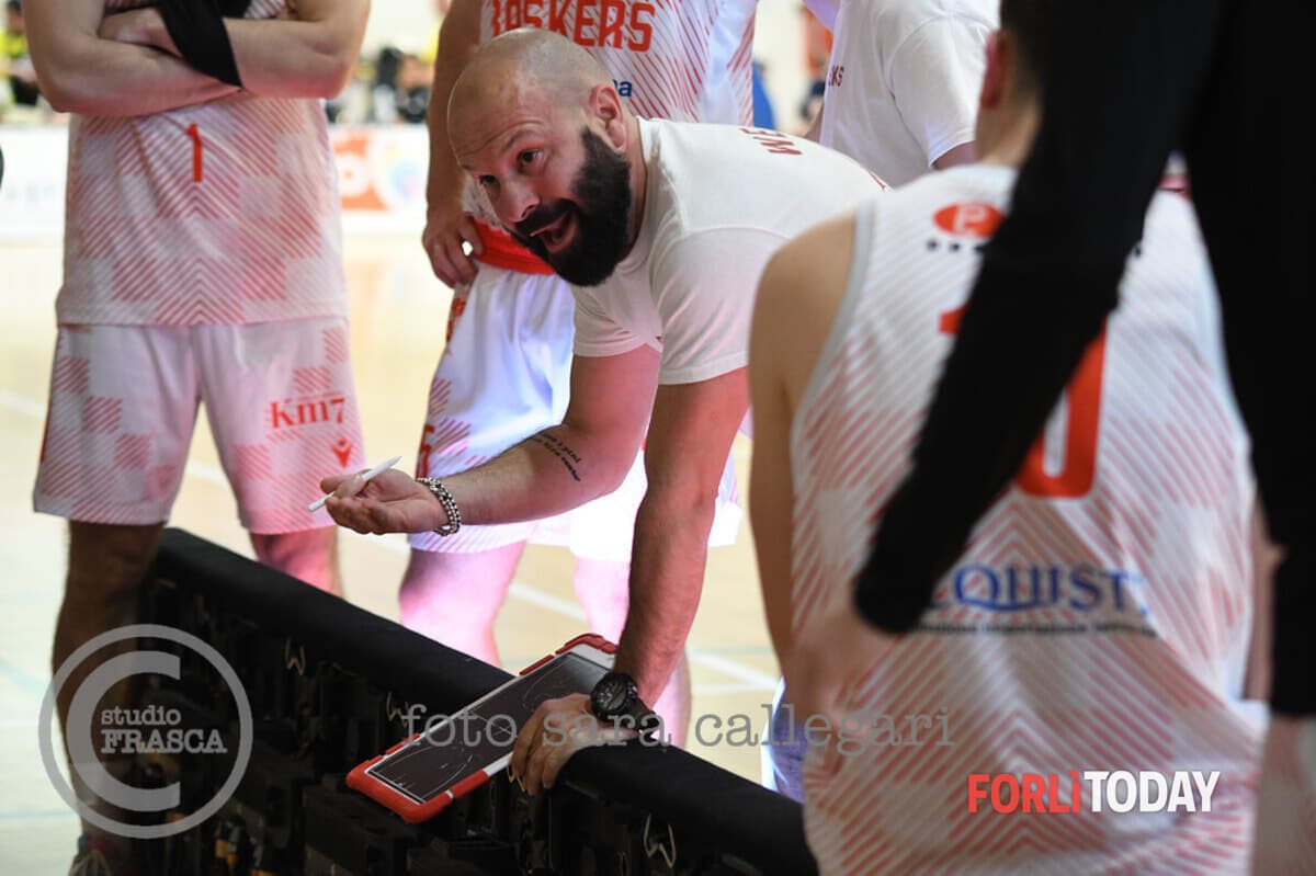 Baskérs, subito un big match in casa: dopo la vittoria a Jesi, al PalaGiorgini c'è Ozzano