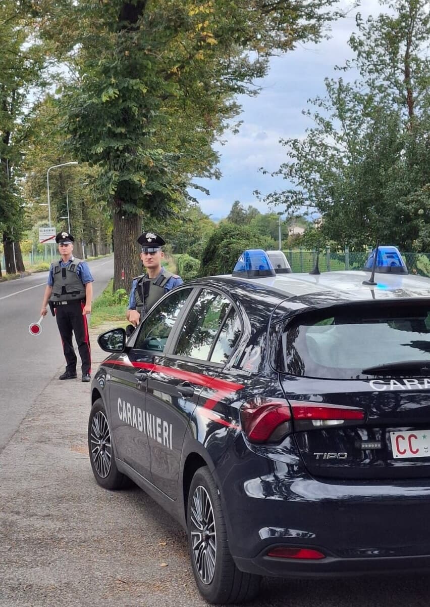 Viola i divieti, rintraccia l'ex e la picchia mandandola all'ospedale: arrestato un 51enne